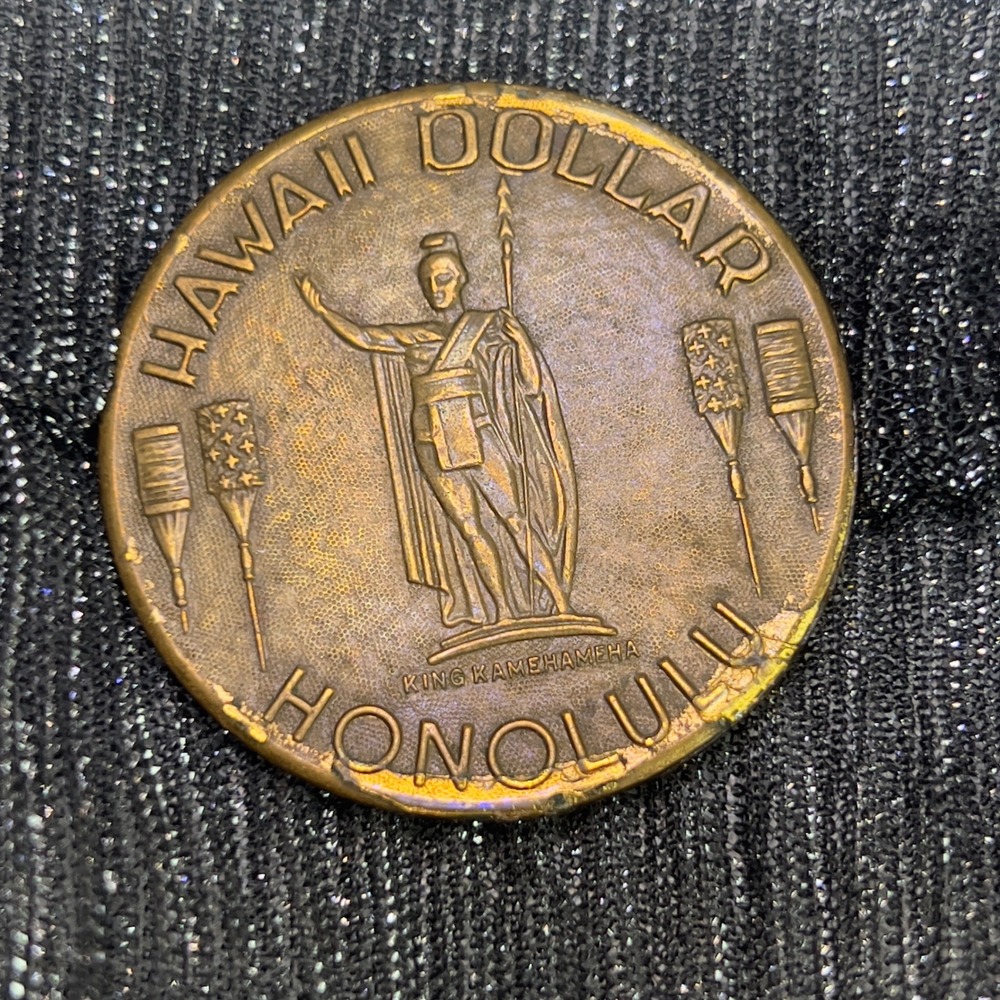 Vintage Hawaii Dollar Honolulu King Kamehameha Waikiki Beach Diamond Head Coin